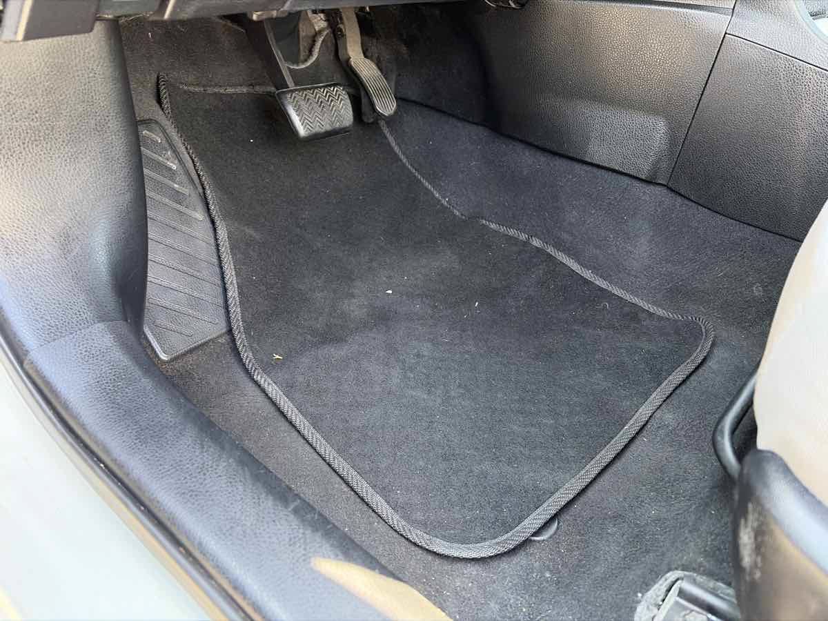 Used 2018 Toyota Corolla LE FWD image 10