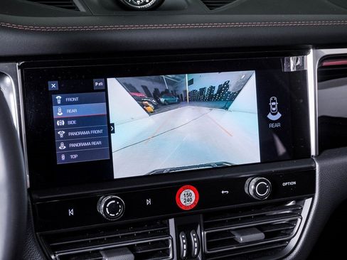 Certified 2025 Porsche Macan image 23