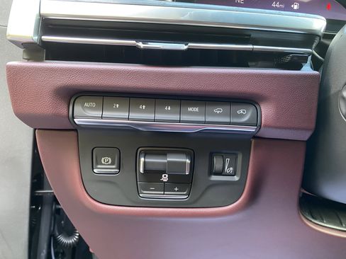 Used 2026 Cadillac Escalade Sport w/ Touring Package image 18