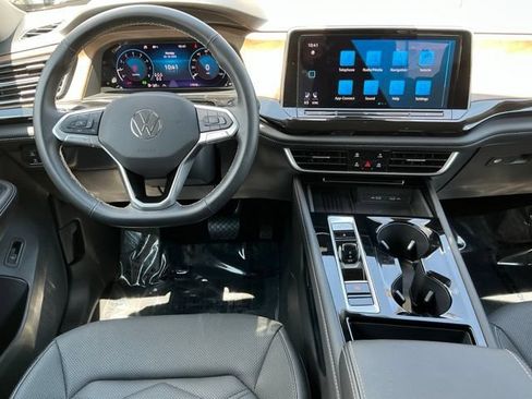 Certified 2025 Volkswagen Atlas SE AWD/4WD image 13