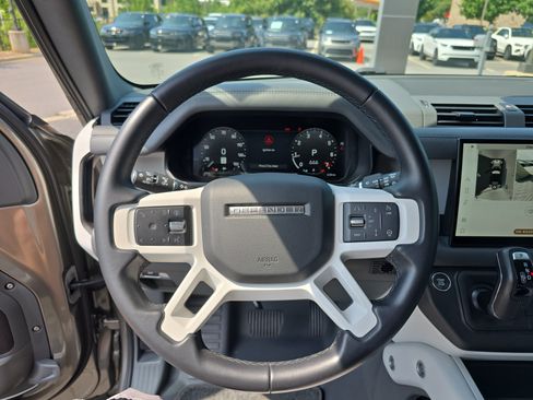 Certified 2025 Land Rover Defender 110 S AWD/4WD image 30