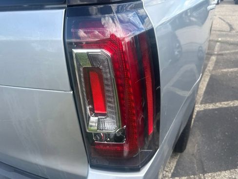 Used 2021 GMC Yukon XL SLT w/ SLT Luxury Package AWD/4WD image 9