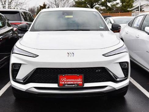 Used 2025 Buick Envista Sport Touring image 3