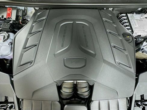 New 2026 Porsche Cayenne GTS AWD/4WD image 32