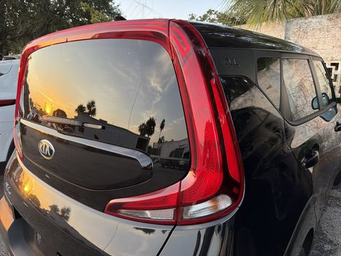 Certified 2021 Kia Soul LX FWD image 10