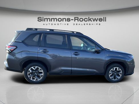 Used 2025 Subaru Forester Premium AWD/4WD image 6