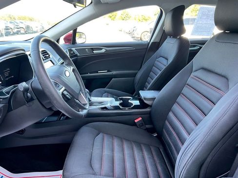 Used 2016 Ford Fusion SE FWD image 8