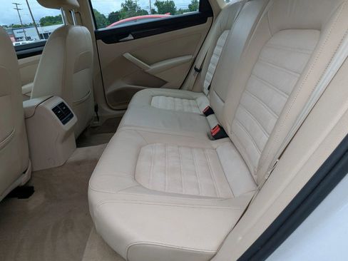 Used 2014 Volkswagen Passat TDI SEL Premium FWD image 10