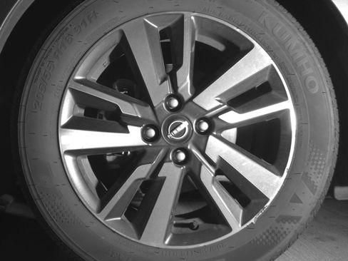 Used 2025 Nissan Versa SV FWD image 12