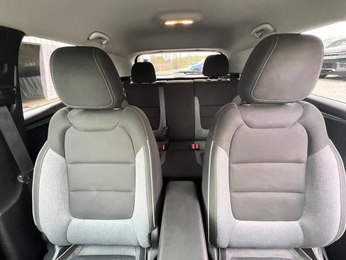 Used 2024 Chevrolet TrailBlazer LT w/ LT Cold Weather Package FWD image 32