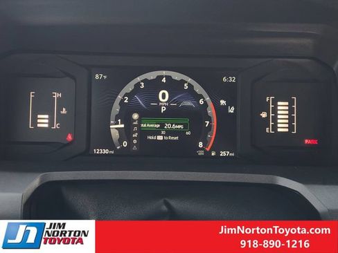 Used 2025 Toyota Tacoma SR5 AWD/4WD image 17