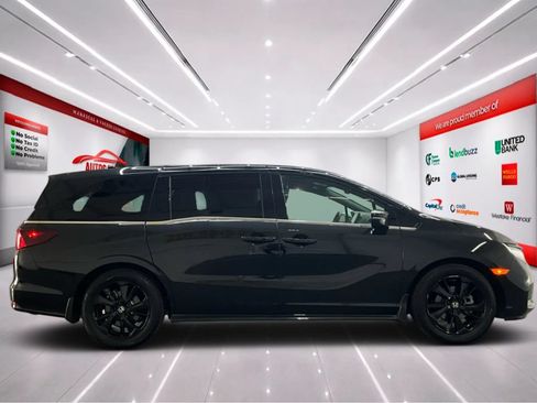 Used 2023 Honda Odyssey Sport image 9