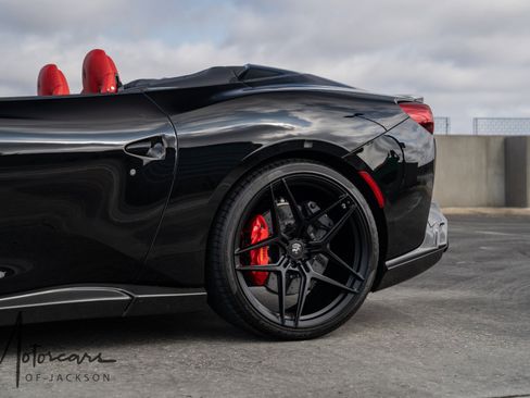 Used 2019 Ferrari Portofino image 31