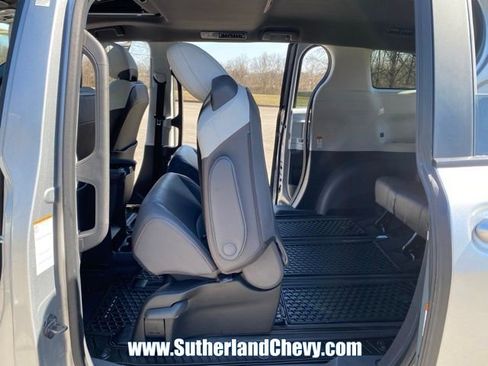 Used 2024 Toyota Sienna XSE FWD image 36