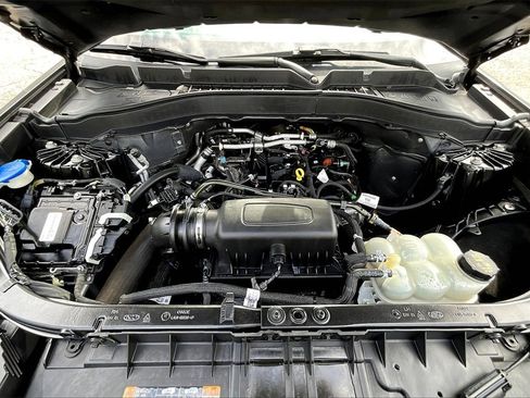 Used 2021 Ford Explorer XLT image 26