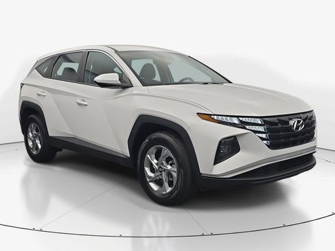 Used 2024 Hyundai Tucson SE AWD/4WD image 2