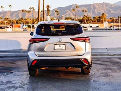 Used 2024 Toyota Highlander LE image 8