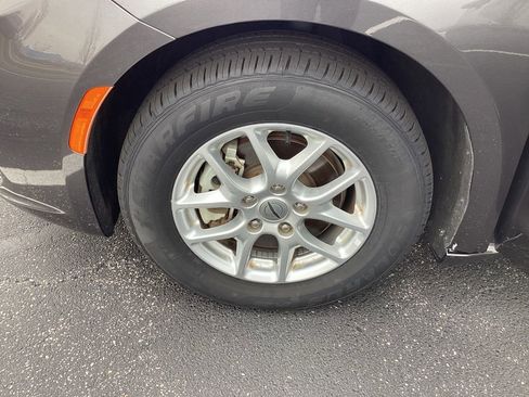 Used 2023 Chrysler Pacifica Touring-L image 37