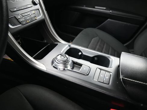 Used 2020 Ford Fusion SE FWD image 34