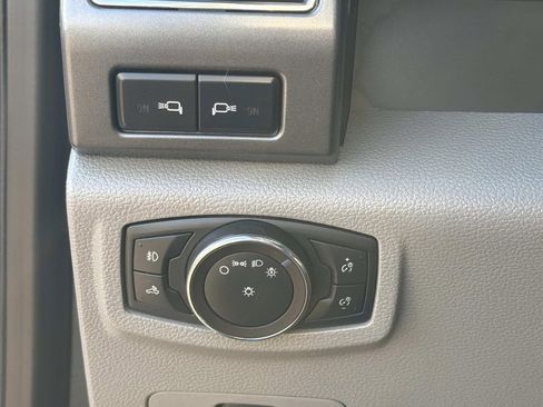 Certified 2019 Ford F250 XLT w/ XLT Premium Package image 16