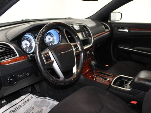 Used 2012 Chrysler 300 RWD image 21