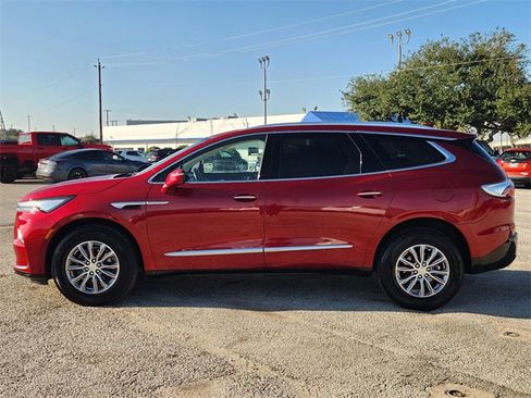 Used 2022 Buick Enclave Essence image 4