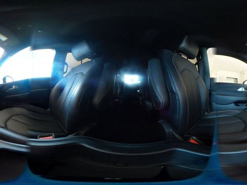 Used 2025 Chrysler Pacifica Select image 40