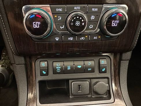 Used 2016 Chevrolet Traverse LTZ FWD image 9