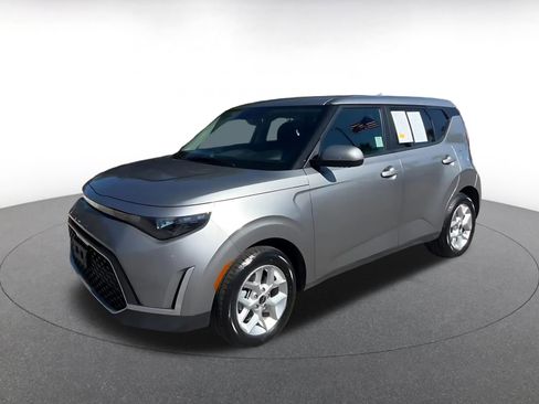 Used 2025 Kia Soul LX w/ LX Technology Package FWD image 7