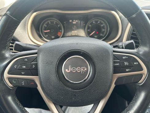Used 2014 Jeep Cherokee Latitude w/ Comfort/Convenience Group FWD image 22