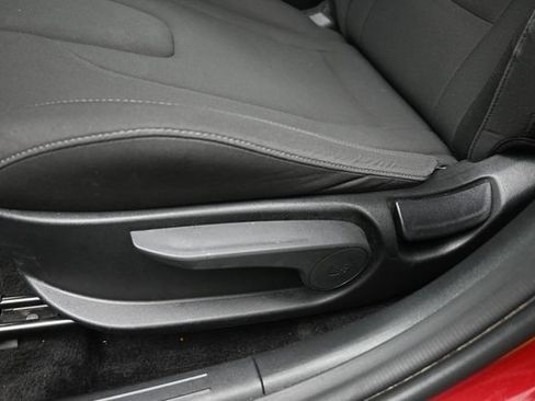 Used 2024 Hyundai Elantra SEL FWD image 13