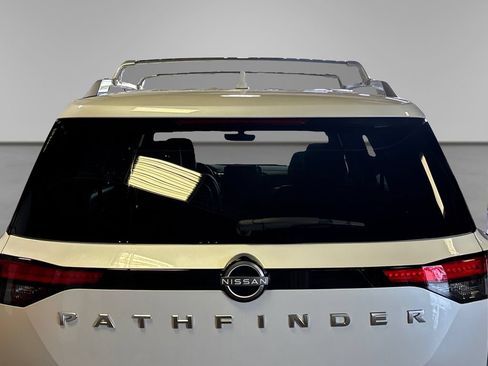 Used 2025 Nissan Pathfinder SL w/ SL Premium Package AWD/4WD image 18