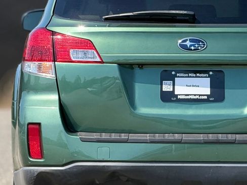 Used 2011 Subaru Outback 2.5i Limited AWD/4WD image 13
