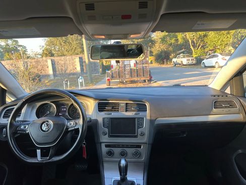 Used 2017 Volkswagen Golf S FWD image 9