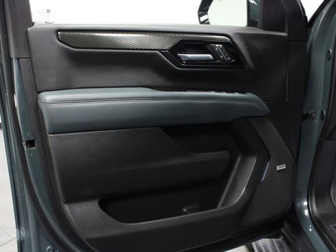 Used 2025 GMC Yukon XL AT4 w/ AT4 Premium Package AWD/4WD image 11
