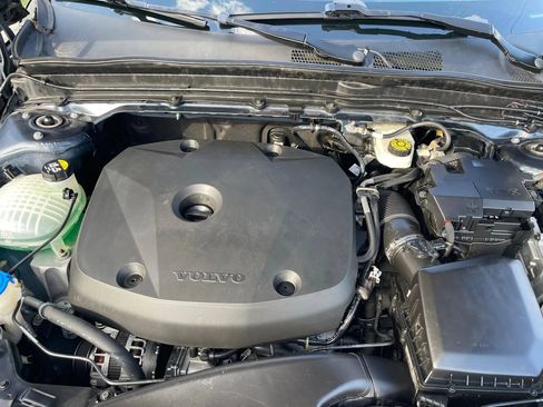 Used 2019 Volvo XC40 T4 Inscription FWD image 16