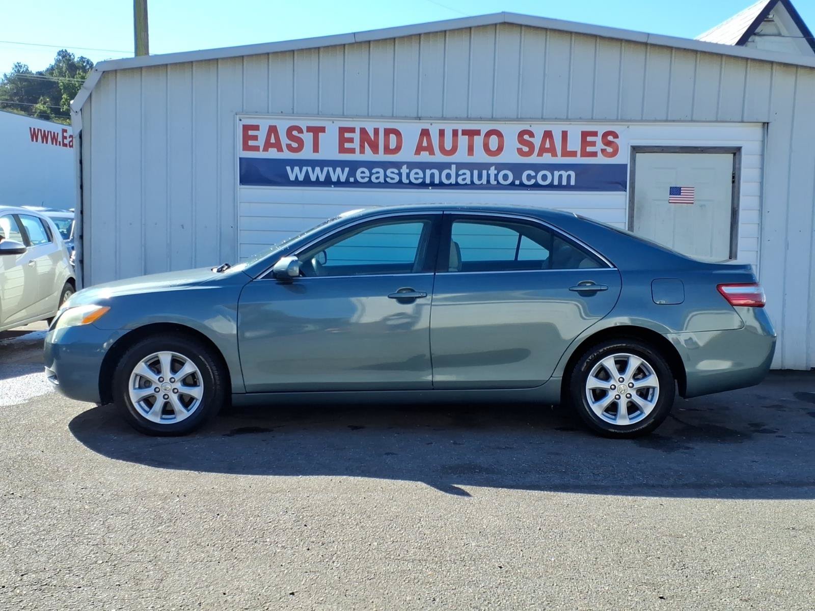 Used 2009 Toyota Camry SE FWD image 2