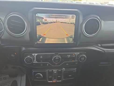 Used 2023 Jeep Gladiator Overland AWD/4WD image 18