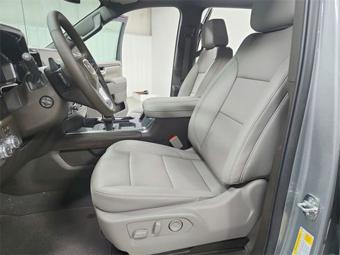 New 2026 GMC Sierra 1500 SLT image 19