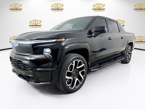Used 2024 Chevrolet Silverado EV RST AWD/4WD image 3