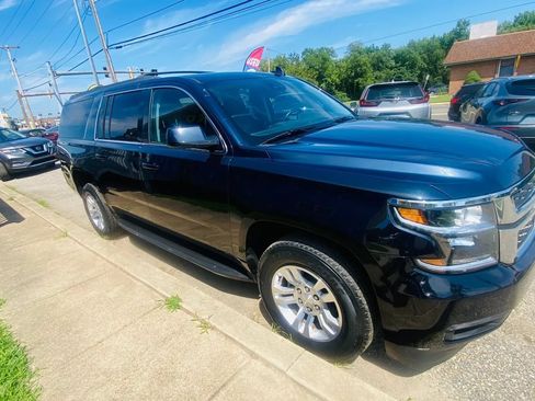 Used 2018 Chevrolet Suburban LT AWD/4WD image 4