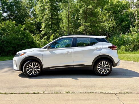 Used 2024 Nissan Kicks SR w/ SR Premium Package FWD image 8