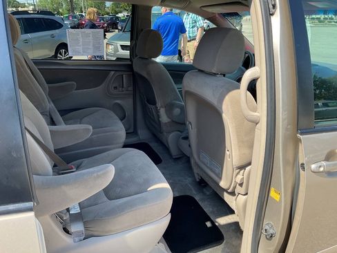 Used 2007 Toyota Sienna LE FWD image 31