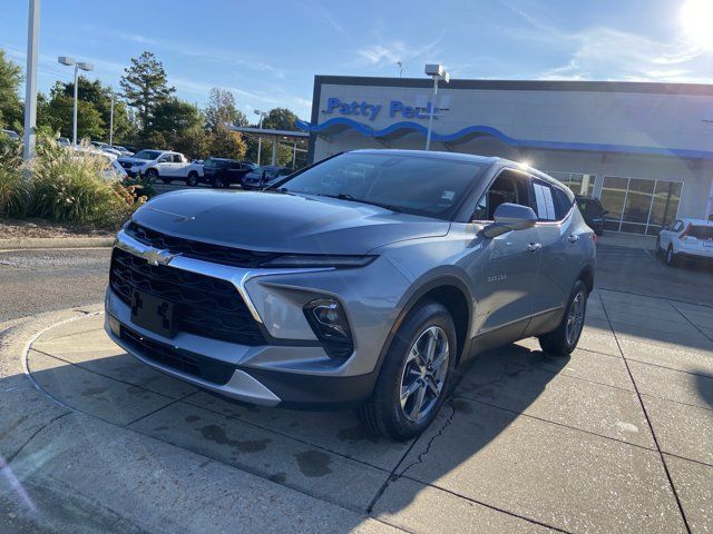 Used 2025 Chevrolet Blazer LT FWD image 4