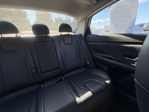 Used 2025 Hyundai Elantra Limited image 39