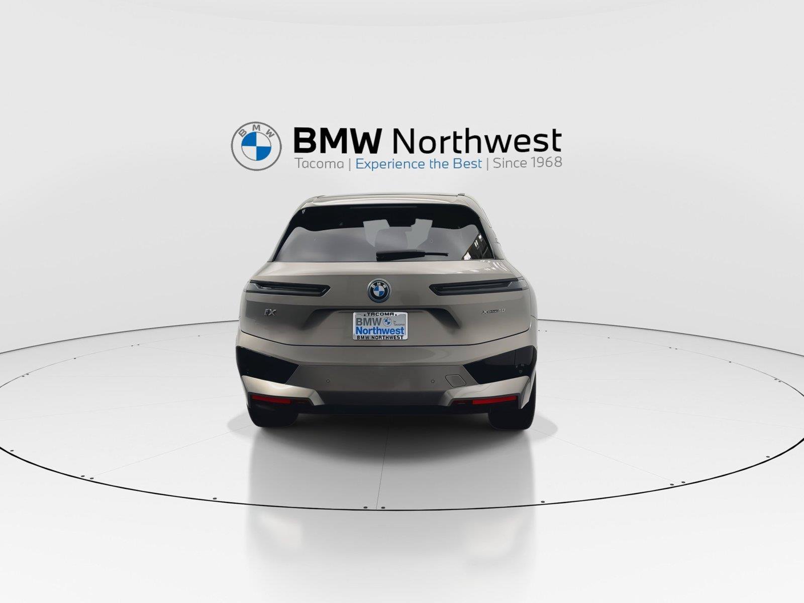 Used 2023 BMW iX xDrive50 w/ Sport Package AWD/4WD image 2