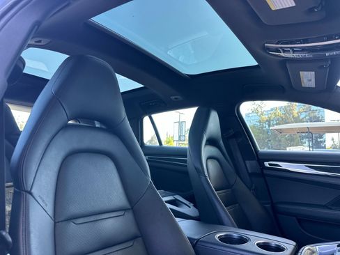 Used 2018 Porsche Panamera 4 AWD/4WD image 17