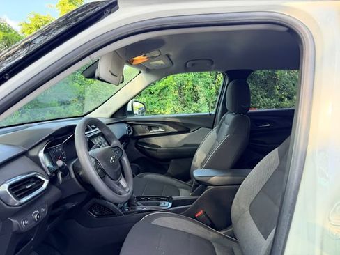 Used 2022 Chevrolet TrailBlazer LT w/ Convenience Package FWD image 10