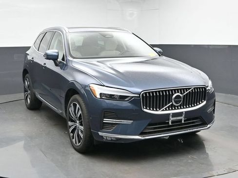 Used 2023 Volvo XC60 B5 Plus w/ Climate Package AWD/4WD image 2