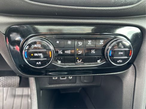 Used 2022 Buick Encore GX Essence w/ Experience Buick Package AWD/4WD image 28